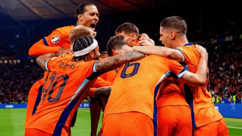 苏亚雷斯全场闪耀：独中两元策动攻势，精准助攻，得分高达7.8分