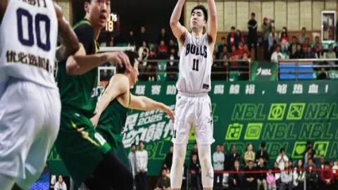 激情瞬间镜头记录，辛勤汗水铸就体育辉煌——人民日报